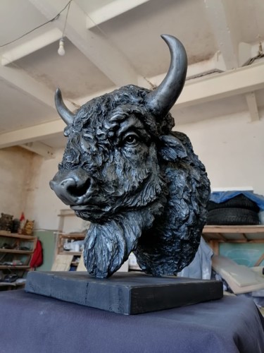 Skulptur mit dem Titel "скульптура быка" von Evgenii Komzev, Original-Kunstwerk, Bronze