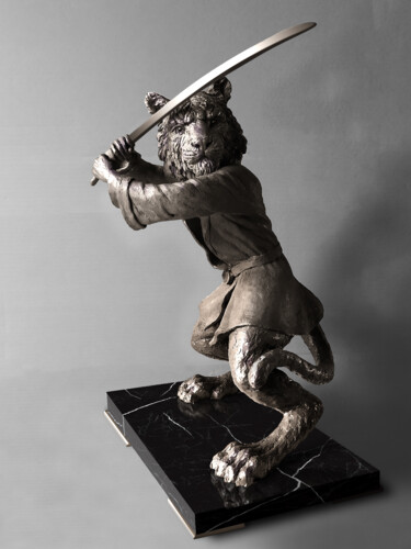 Sculpture intitulée "скульптура тигр сам…" par Evgenii Komzev, Œuvre d'art originale, Bronze