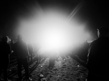 Fotografie mit dem Titel "Walk into the Light" von Beatrice Hebberling, Original-Kunstwerk, Analog Fotografie