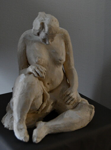 Sculpture titled "Assise , tu pensais" by Bhyest, Original Artwork, Terra cotta