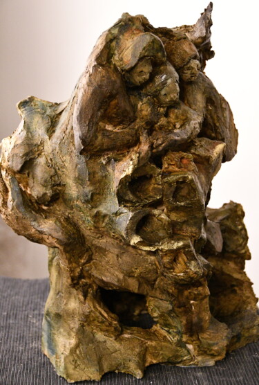 Скульптура под названием "Le trio écoutait le…" - Bhyest, Подлинное произведение искусства, Терракота