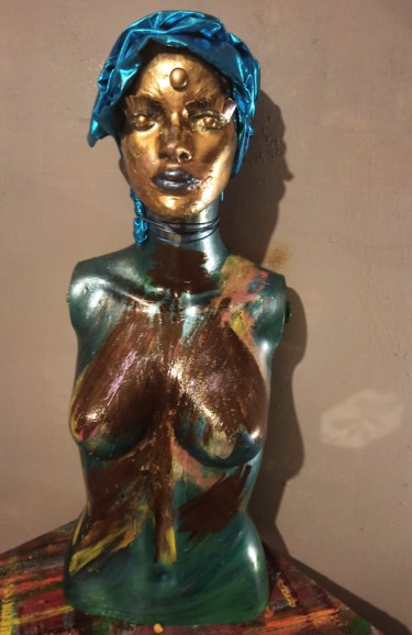 La dama dorada Escultura titulada "La dama dorada" por Maria Figueras (Kogollika), Obra de arte original, Plástico