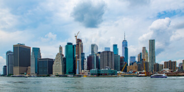 Fotografia intitulada "Manhattan on a Clou…" por Benjamin, Obras de arte originais, Fotografia digital