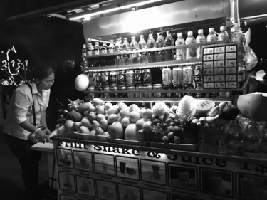 Photography titled "Night fruit seller" by Benoit Delplace, Original Artwork, Digital Photography