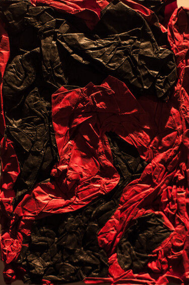 Sculpture intitulée "Oppression - Rouge…" par Benoît Saison, Œuvre d'art originale, Papier