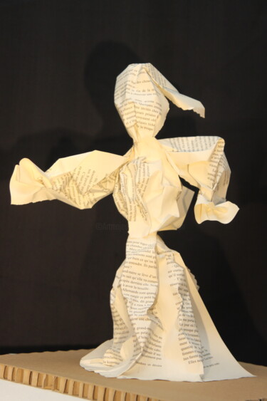 Sculpture intitulée "La Trouille" par Benoît Saison, Œuvre d'art originale, Papier