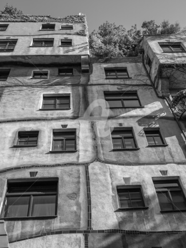 Photographie intitulée "Hundertwasserhaus -…" par Zsolt Beregi, Œuvre d'art originale, Photographie numérique