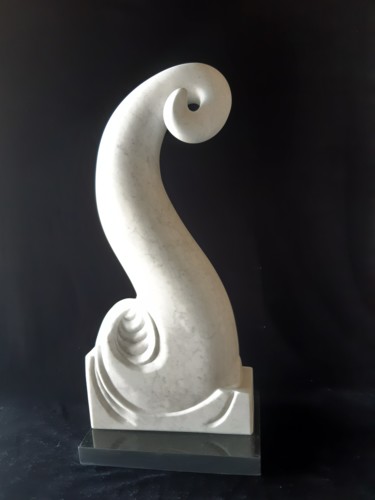 Skulptur mit dem Titel "graceful acceptance" von Berendina De Ruiter, Original-Kunstwerk, Stein
