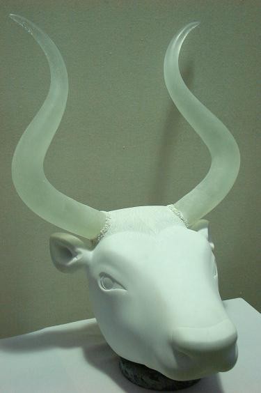 Sculptuur getiteld "Head of a bull" door Berendina De Ruiter, Origineel Kunstwerk, Steen