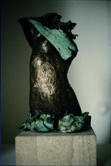 Sculpture titled "the promise" by Berendina De Ruiter, Original Artwork, Metals