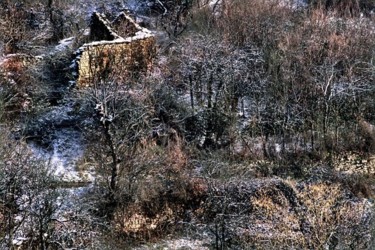 Photographie intitulée "ruine en hiver" par Bernard Jacques, Œuvre d'art originale