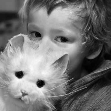 Photographie intitulée "amour de son chat" par Bernard Jacques, Œuvre d'art originale