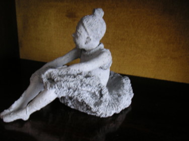Sculpture intitulée "danseuse-assise1.jpg" par Bernadette De Munter, Œuvre d'art originale, Argile