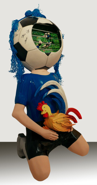 Sculpture titled "Le footballeur" by Bernard Amiot, Original Artwork, Paper maché
