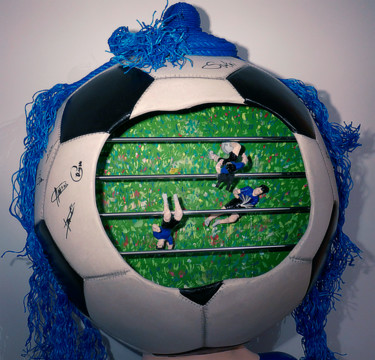 Sculpture titled "Détail "Le football…" by Bernard Amiot, Original Artwork, Wood