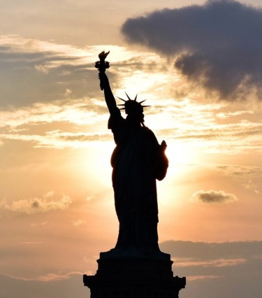 Photographie intitulée "liberty against...b…" par Bernard Levy, Œuvre d'art originale, Photographie numérique