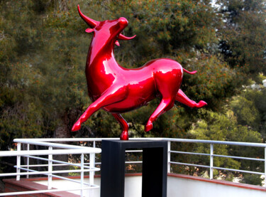 Skulptur mit dem Titel "OLÉ OLÉ Big Bull" von Bernard Rives, Original-Kunstwerk, Metalle