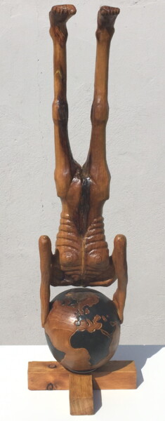 Escultura titulada "L'homme qui marche…" por Bernard Sabathé, Obra de arte original, Madera