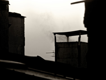 Photographie intitulée "A Winter on a Roof…" par Bernard Liotier, Œuvre d'art originale