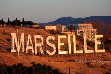 Photographie intitulée "Ici....(Marseille)" par Bernard Vergier, Œuvre d'art originale, Photographie numérique