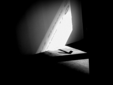 Photographie intitulée "Suivre son ombre.(s…" par Bernard Vergier, Œuvre d'art originale