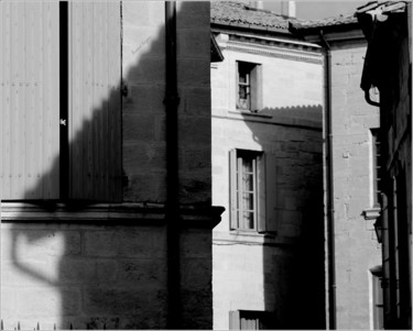 Photographie intitulée "ombres de toits.(co…" par Bernard Vergier, Œuvre d'art originale