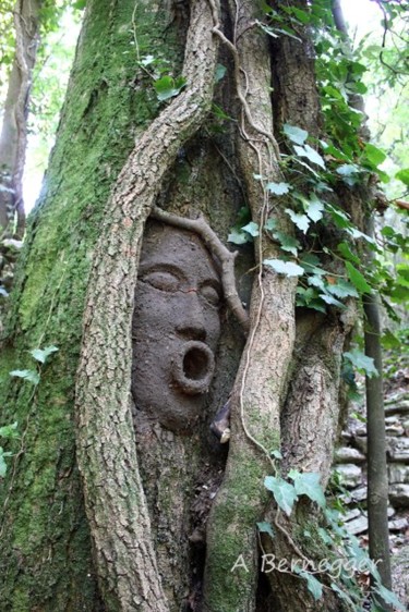Sculpture titled "Visage d'arbre 2" by Alain Bernegger, Original Artwork, Clay