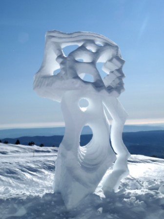 Aufbau mit dem Titel "Sculpture de neige" von Alain Bernegger, Original-Kunstwerk