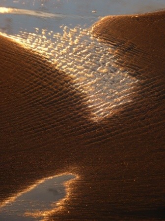 Photographie intitulée "L'or des vagues" par Alain Bernegger, Œuvre d'art originale