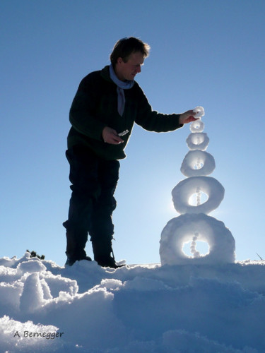 Installation intitulée "Colonne de neige" par Alain Bernegger, Œuvre d'art originale