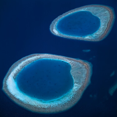 Photographie intitulée "Ari Atoll, Maldives" par Bernhard Edmaier, Œuvre d'art originale, Photographie argentique