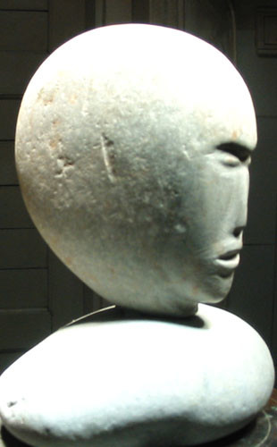 Skulptur mit dem Titel "Stone head" von Bertalan, Original-Kunstwerk