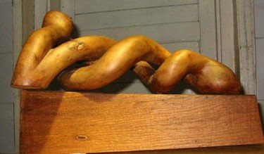 Rzeźba zatytułowany „Lying figure wood” autorstwa Bertalan, Oryginalna praca