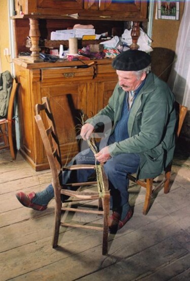 Photographie intitulée "Le rempailleur" par Michel Bettendroffer, Œuvre d'art originale