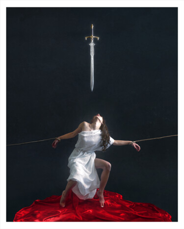 Fotografia intitolato "Épée de Damoclès 02…" da Bettina Dupont, Opera d'arte originale, Fotografia digitale
