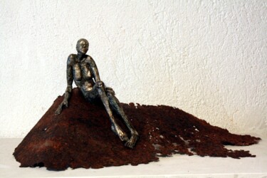Escultura titulada "horizon" por Betty Hanns, Obra de arte original, Papel maché