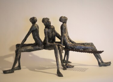 Скульптура под названием "ça ne va pas tomber…" - Betty Hanns, Подлинное произведение искусства, Папье-маше