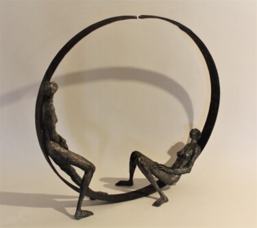Escultura intitulada "fracture" por Betty Hanns, Obras de arte originais, Papel machê