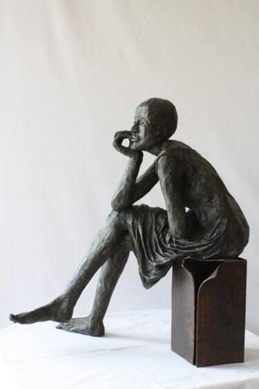 Escultura titulada "présence 18" por Betty Hanns, Obra de arte original, Papel maché