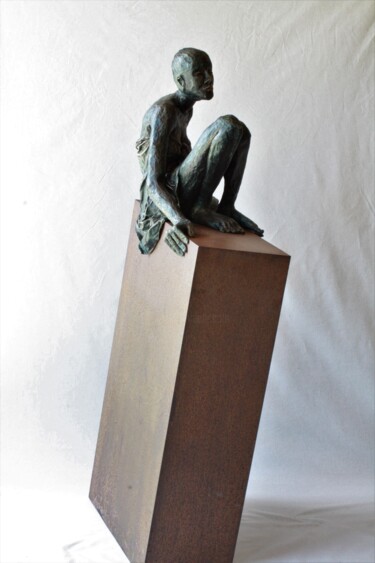 Sculptuur getiteld "echouage" door Betty Hanns, Origineel Kunstwerk, Papier maché