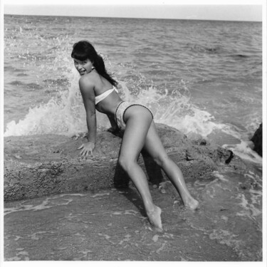 Photography titled "Floride – 1955 #31" by Betty Page - Bunny Yeager, Original Artwork, Non Manipulated Photography