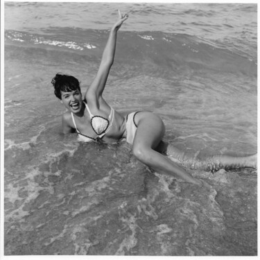 "Floride – 1955 #30" başlıklı Fotoğraf Betty Page - Bunny Yeager tarafından, Orijinal sanat, Fotoşopsuz fotoğraf