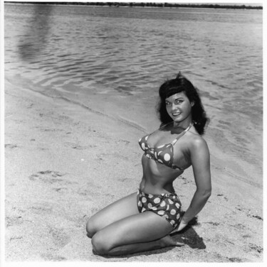 Photography titled "Floride – 1955 #17" by Betty Page - Bunny Yeager, Original Artwork, Non Manipulated Photography