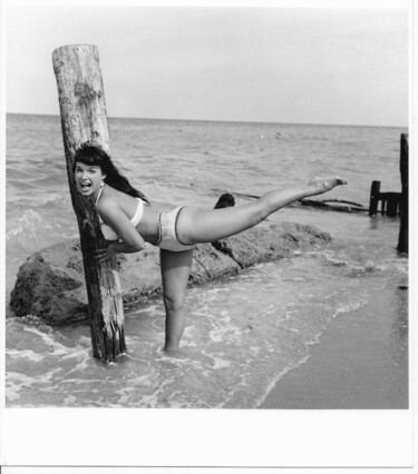 Fotografía titulada "Floride – 1955 #12" por Betty Page - Bunny Yeager, Obra de arte original, Fotografía no manipulada