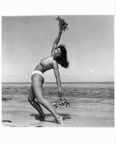 「Floride – 1955 #5」というタイトルの写真撮影 Betty Page - Bunny Yeagerによって, オリジナルのアートワーク, 操作されていない写真