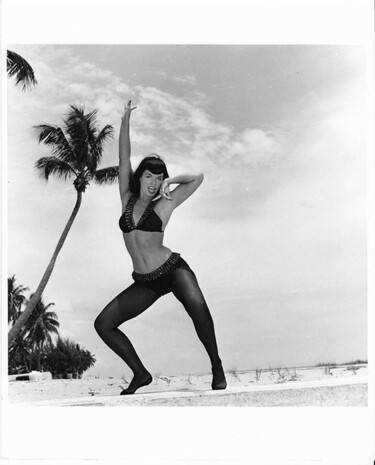 Photography titled "Floride – 1955 #1" by Betty Page - Bunny Yeager, Original Artwork, Analog photography