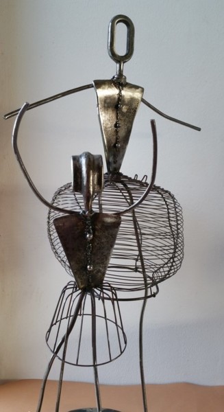 Skulptur mit dem Titel "Sculpture " Les dan…" von Béatrice Choury, Original-Kunstwerk, Metalle
