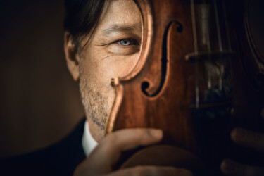 Fotografie getiteld "The Violinface / Al…" door Georgy Bezborodov, Origineel Kunstwerk, Niet gemanipuleerde fotografie