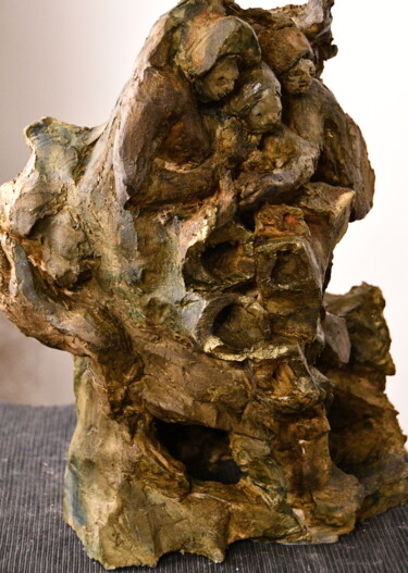 Skulptur mit dem Titel "Le trio écoutait le…" von Bhyest, Original-Kunstwerk, Terra cotta