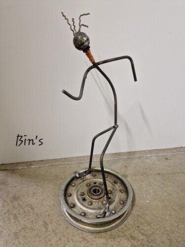 Skulptur mit dem Titel "Danseur Afro" von Bin'S Métal, Original-Kunstwerk, Metalle